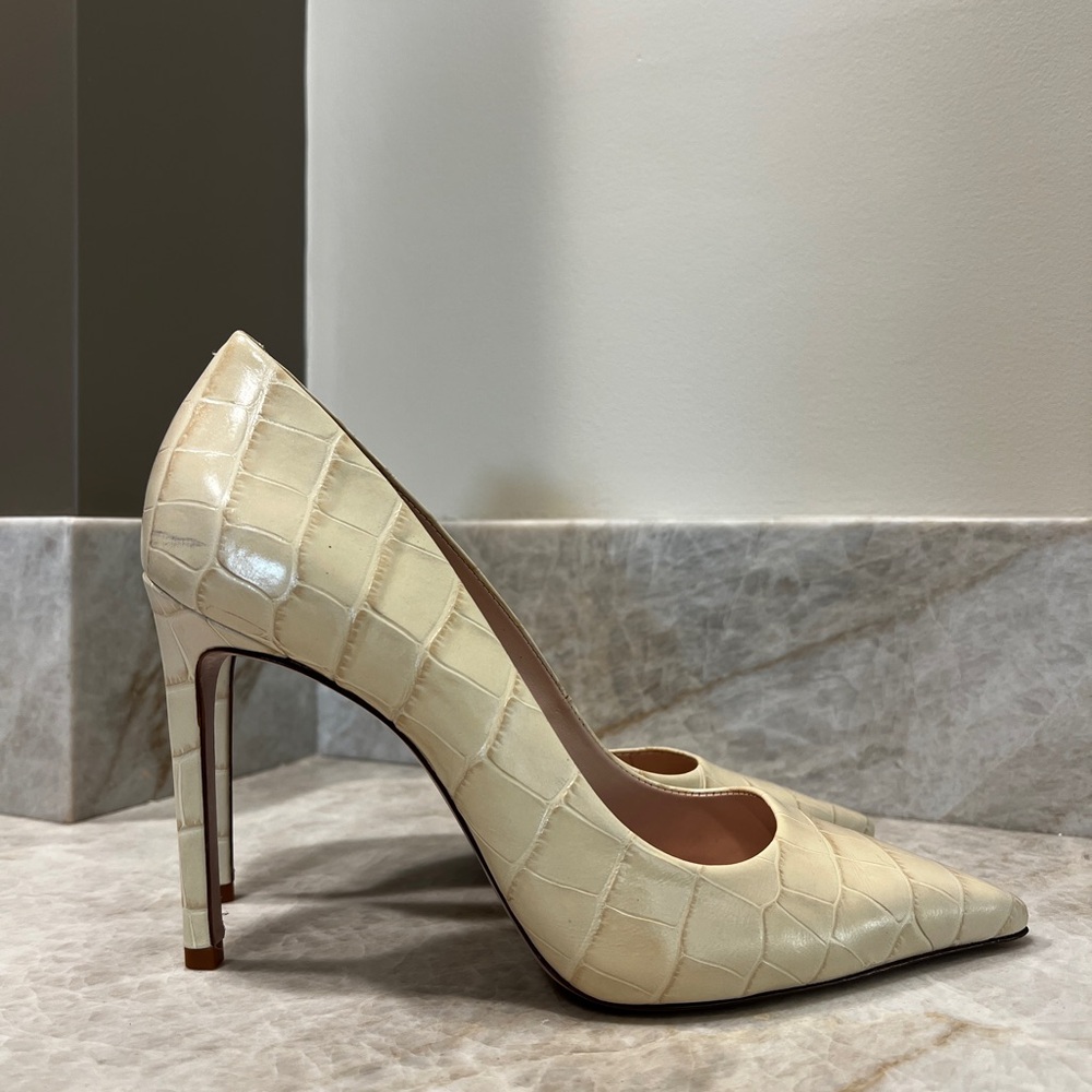 Schutz ‘Lou’ Cream Crocodile-Embossed Pumps